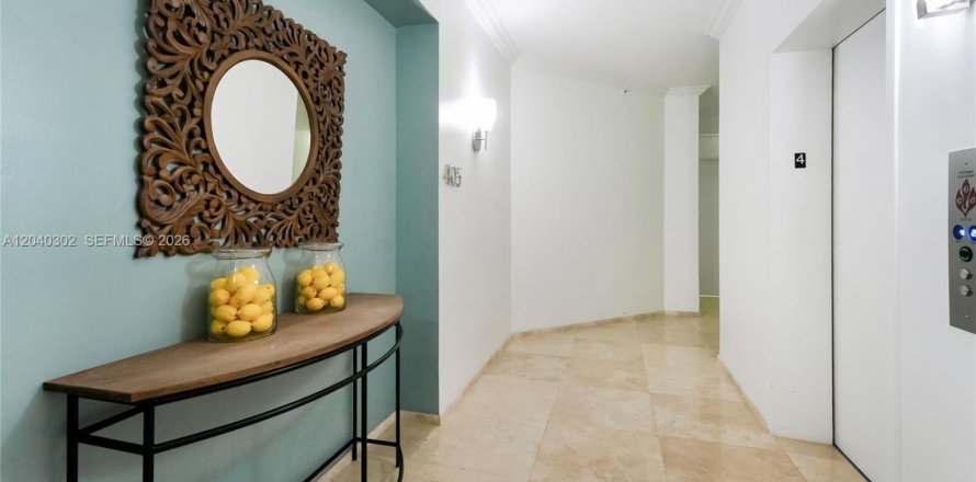 Condo in Miami Beach, Florida, 3 bedrooms № 2087214