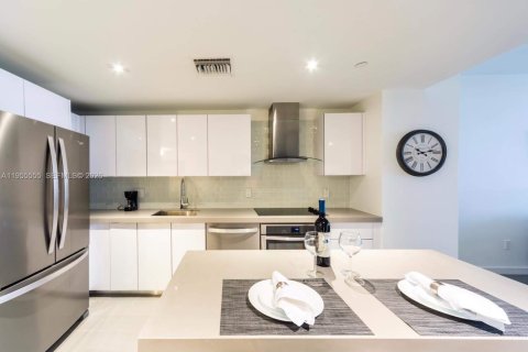 Condominio en alquiler en Miami, Florida, 1 dormitorio, 78.97 m2 № 2009611 - foto 8