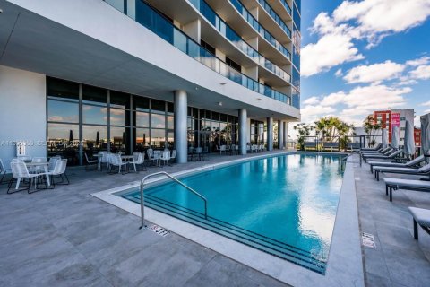 Condominio en alquiler en Miami, Florida, 1 dormitorio, 78.97 m2 № 2009611 - foto 19