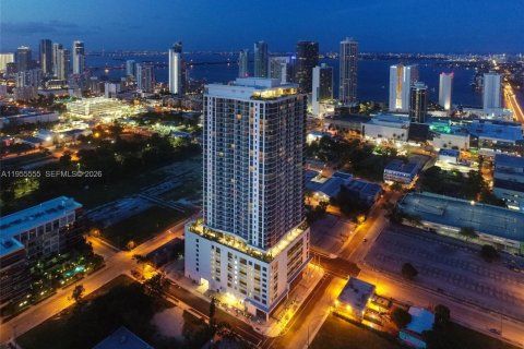 Condominio en alquiler en Miami, Florida, 1 dormitorio, 78.97 m2 № 2009611 - foto 24