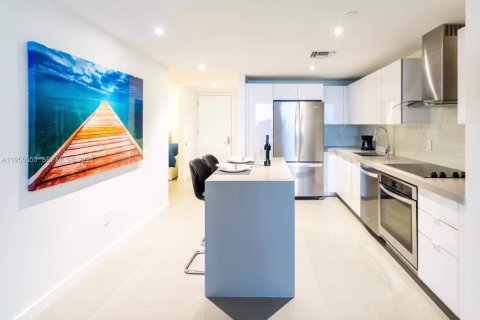 Condominio en alquiler en Miami, Florida, 1 dormitorio, 78.97 m2 № 2009611 - foto 5