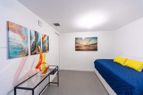 Condominio en alquiler en Miami, Florida, 1 dormitorio, 78.97 m2 № 2009611 - foto 6