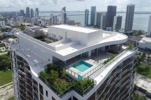 Condominio en Miami, Florida, 1 dormitorio  № 2009611