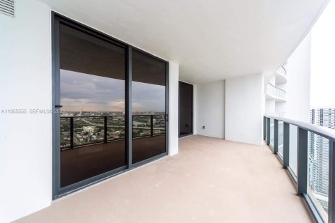 Condominio en alquiler en Miami, Florida, 1 dormitorio, 78.97 m2 № 2009611 - foto 13