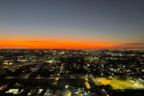 Condominio en alquiler en Miami, Florida, 1 dormitorio, 78.97 m2 № 2009611 - foto 15