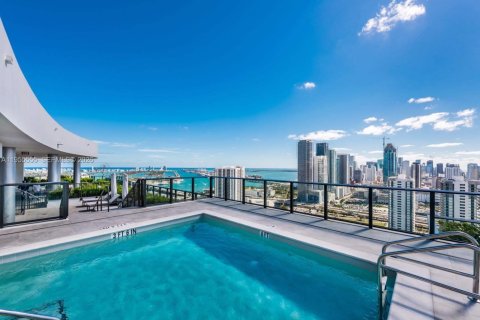 Condominio en alquiler en Miami, Florida, 1 dormitorio, 78.97 m2 № 2009611 - foto 26