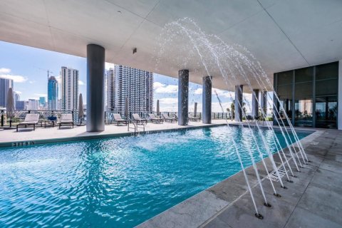 Condominio en alquiler en Miami, Florida, 1 dormitorio, 78.97 m2 № 2009611 - foto 17