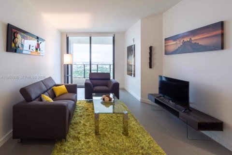 Condominio en alquiler en Miami, Florida, 1 dormitorio, 78.97 m2 № 2009611 - foto 4