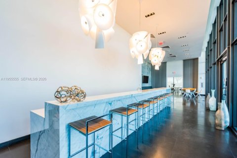 Condominio en alquiler en Miami, Florida, 1 dormitorio, 78.97 m2 № 2009611 - foto 30