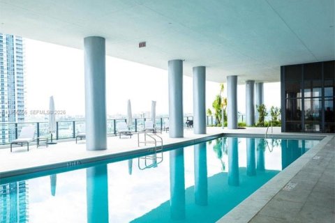 Condominio en alquiler en Miami, Florida, 1 dormitorio, 78.97 m2 № 2009611 - foto 18