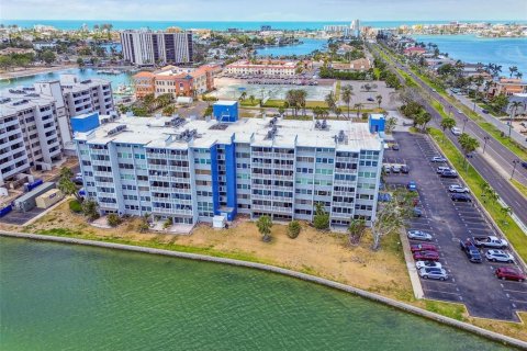 Condo à Saint Petersburg, Floride, 2 chambres  № 2156439