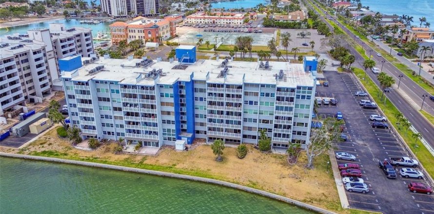 Condo à Saint Petersburg, Floride, 2 chambres  № 2156439