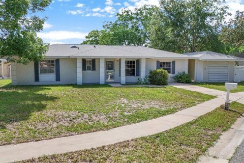 Villa ou maison à Winter Springs, Floride 4 chambres, 155.61 m2 № 2433688