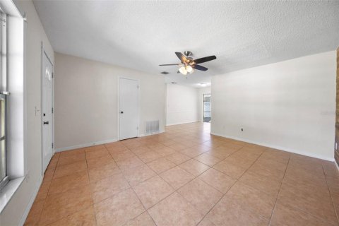 Villa ou maison à louer à Winter Springs, Floride: 4 chambres, 155.61 m2 № 2433688 - photo 6
