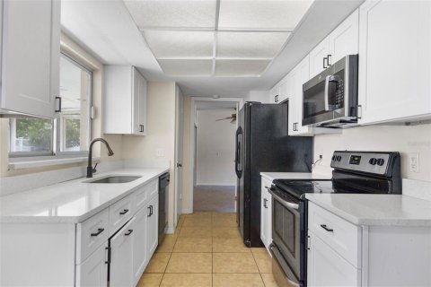 Villa ou maison à louer à Winter Springs, Floride: 4 chambres, 155.61 m2 № 2433688 - photo 8