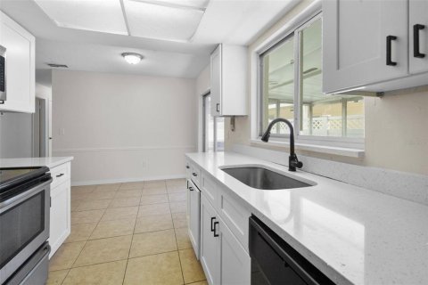 Villa ou maison à louer à Winter Springs, Floride: 4 chambres, 155.61 m2 № 2433688 - photo 9