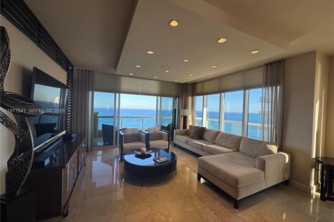 Снять в аренду кондоминиум в Санни-Айлс-Бич, Флорида 3 спальни, 254.18м2, № 2041541 - фото 6