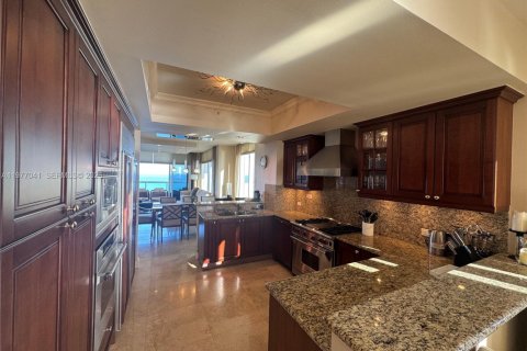 Снять в аренду кондоминиум в Санни-Айлс-Бич, Флорида 3 спальни, 254.18м2, № 2041541 - фото 23