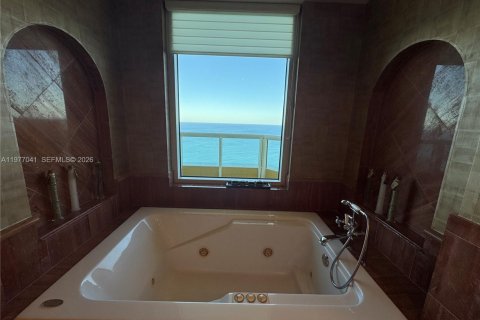 Снять в аренду кондоминиум в Санни-Айлс-Бич, Флорида 3 спальни, 254.18м2, № 2041541 - фото 10