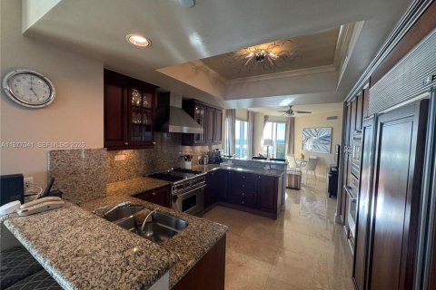 Снять в аренду кондоминиум в Санни-Айлс-Бич, Флорида 3 спальни, 254.18м2, № 2041541 - фото 19