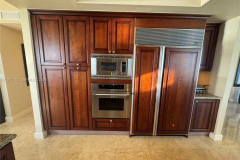 Снять в аренду кондоминиум в Санни-Айлс-Бич, Флорида 3 спальни, 254.18м2, № 2041541 - фото 18