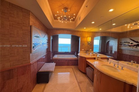 Снять в аренду кондоминиум в Санни-Айлс-Бич, Флорида 3 спальни, 254.18м2, № 2041541 - фото 11