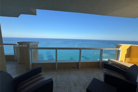 Кондоминиум с 3 спальнями в Санни-Айлс-Бич, Флорида № 2041541