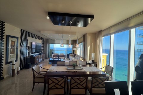 Снять в аренду кондоминиум в Санни-Айлс-Бич, Флорида 3 спальни, 254.18м2, № 2041541 - фото 20