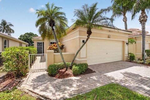 House in Delray Beach, Florida 2 bedrooms, 141.77 sq.m. № 2265359