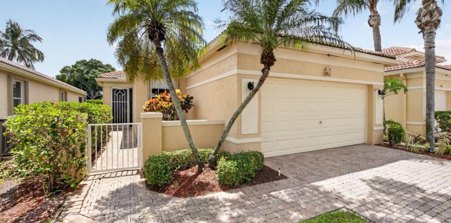 House in Delray Beach, Florida 2 bedrooms, 141.77 sq.m. № 2265359