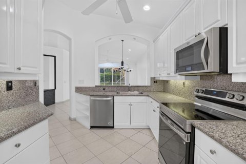 House in Delray Beach, Florida 2 bedrooms, 141.77 sq.m. № 2265359 - photo 29