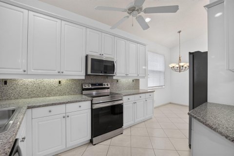 House in Delray Beach, Florida 2 bedrooms, 141.77 sq.m. № 2265359 - photo 12