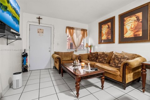 Condo in Hialeah, Florida, 2 bedrooms  № 1699027 - photo 7