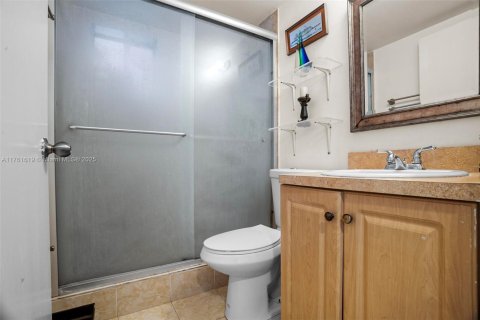 Condo in Hialeah, Florida, 2 bedrooms  № 1699027 - photo 14