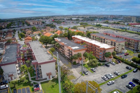 Condo in Hialeah, Florida, 2 bedrooms  № 1699027 - photo 20