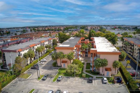 Condo in Hialeah, Florida, 2 bedrooms  № 1699027 - photo 19