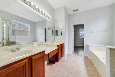 Casa en venta en Kissimmee, Florida, 5 dormitorios, 333.7 m2 № 1823276 - foto 20