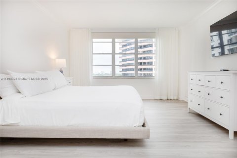 Copropriété à louer à Miami Beach, Floride: 2 chambres, 126.35 m2 № 1981439 - photo 18