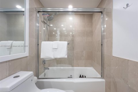 Copropriété à louer à Miami Beach, Floride: 2 chambres, 126.35 m2 № 1981439 - photo 11