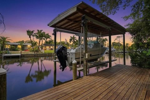 Casa en Saint Petersburg, Florida 6 dormitorios, 369.57 m2 № 2117290