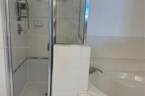 House in Doral, Florida 3 bedrooms, 195.47 sq.m. № 1997195 - photo 22