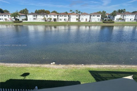 House in Doral, Florida 3 bedrooms, 195.47 sq.m. № 1997195 - photo 16