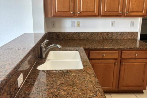 House in Doral, Florida 3 bedrooms, 195.47 sq.m. № 1997195 - photo 25