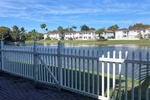 House in Doral, Florida 3 bedrooms, 195.47 sq.m. № 1997195 - photo 17