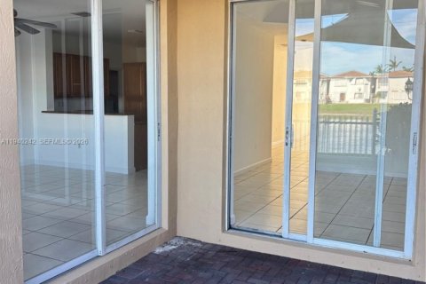 House in Doral, Florida 3 bedrooms, 195.47 sq.m. № 1997195 - photo 29