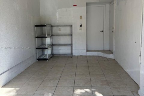 House in Doral, Florida 3 bedrooms, 195.47 sq.m. № 1997195 - photo 27