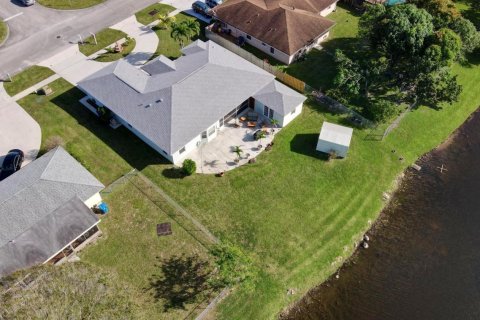 House in Royal Palm Beach, Florida 3 bedrooms, 184.88 sq.m. № 1009698 - photo 1