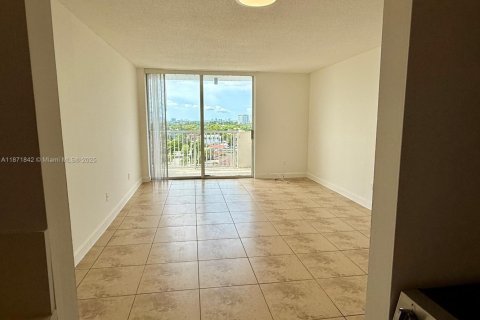 Copropriété à louer à North Miami, Floride: 1 chambre, 74.97 m2 № 1924134 - photo 12