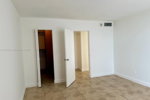 Copropriété à louer à North Miami, Floride: 1 chambre, 74.97 m2 № 1924134 - photo 17
