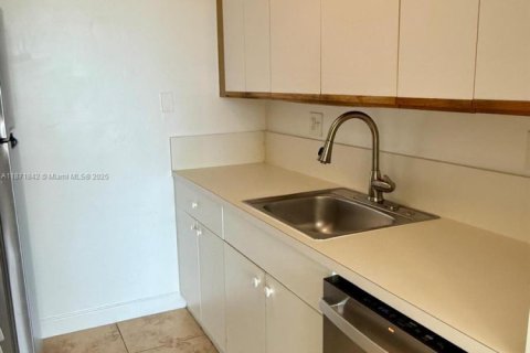 Copropriété à louer à North Miami, Floride: 1 chambre, 74.97 m2 № 1924134 - photo 10
